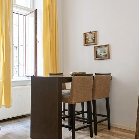 Spacious 1br Apt, Wifi & Tv, With A Great Location