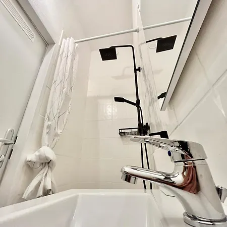 Stylish & Calm With Easy Access *