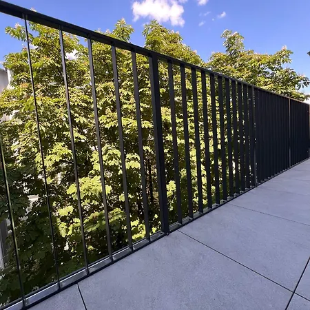 Large Garden-view Balcony Comfort Retreat 1020-vienna Apartment