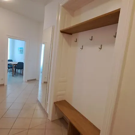 Apartment Moebliertes In Zentrumsnaehe