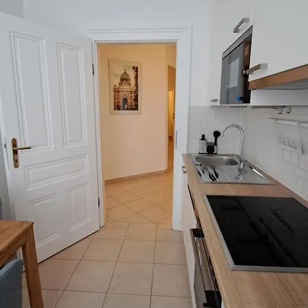 Moebliertes In Zentrumsnaehe Apartment