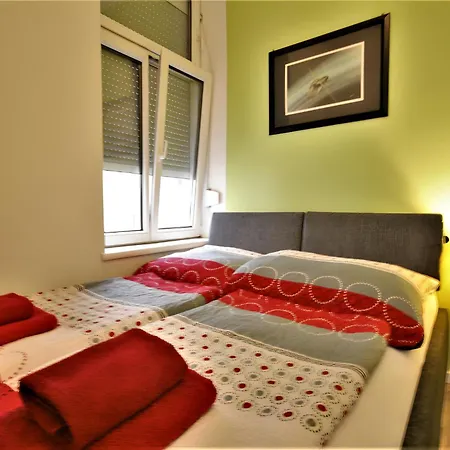 Modern Flat With 2 Rooms, Close To Schoenbrunn Bécs