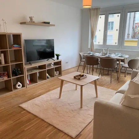 2br, Danube, Central, U6 & S-bahn - Axara Housing Brn 16 Apartment *