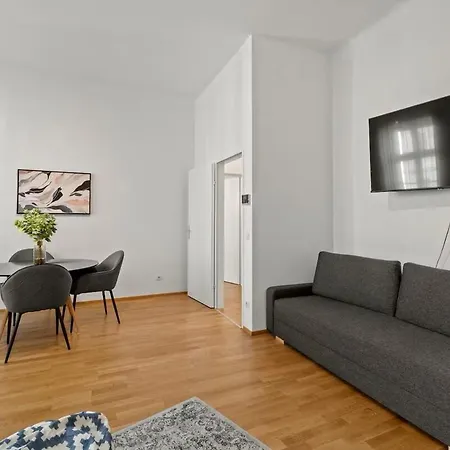 Close To Shopping Street I 2 Minutes To Naschmarkt Apartment