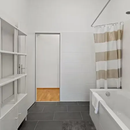 Close To Shopping Street I 2 Minutes To Naschmarkt Apartment