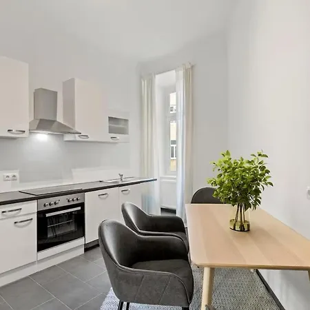 Close To Shopping Street I 2 Minutes To Naschmarkt Apartment *