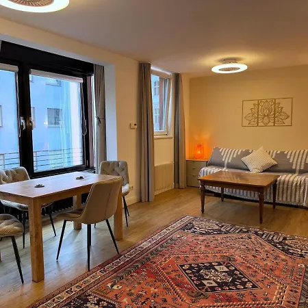 Sunny Citycenter Near Main Shopping Street Apartment *