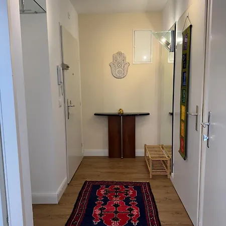Sunny Citycenter Near Main Shopping Street Apartment