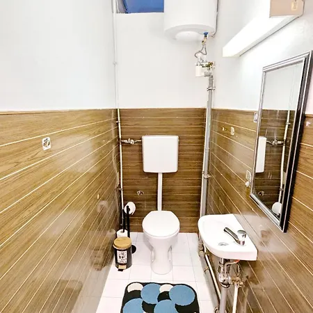 Spacious - 15 Min From Airport & Center, 5 Min From Main-bus Station Ez9