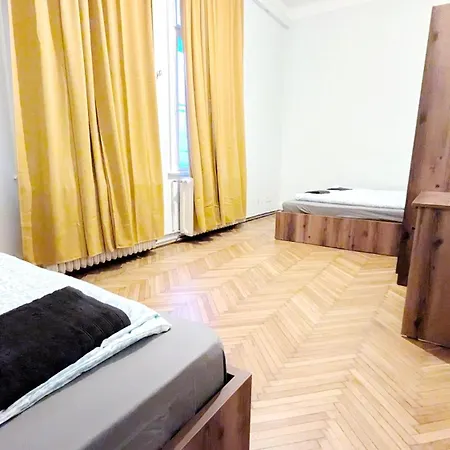Spacious - 15 Min From Airport & Center, 5 Min From Main-bus Station Ez9