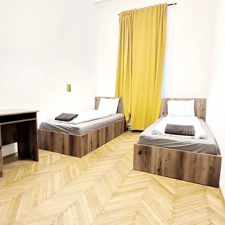 Spacious - 15 Min From Airport & Center, 5 Min From Main-bus Station Ez9