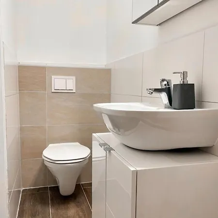 Modern Living I 2 Min To U3 Metro Line I Fast Wifi Apartment Vienna
