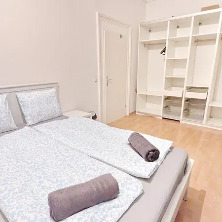 Apartment Spacious For Group - 15 Min From Airport & Center, 5 Min From Main-bus Station Ez11 *