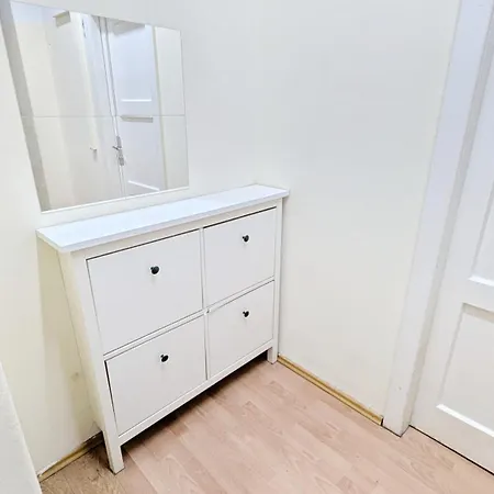 Spacious For Group - 15 Min From Airport & Center, 5 Min From Main-bus Station Ez11