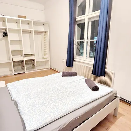 Apartment Spacious For Group - 15 Min From Airport & Center, 5 Min From Main-bus Station Ez11