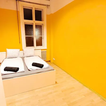 Apartment Spacious For Group - 15 Min From Airport & Center, 5 Min From Main-bus Station Ez11