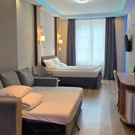 Elegance Hotel 4*