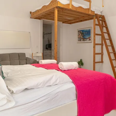 Neighboring 2br Apts Ideal For 8 People