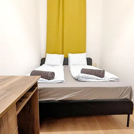 Spacious - 15 Min From Airport & Center, 5 Min From Main-bus Station Ez8 Homestay *