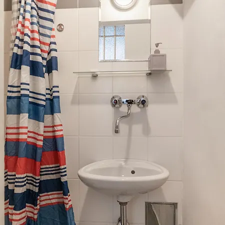 公寓 Neighboring 2br Apts Ideal For 8 People