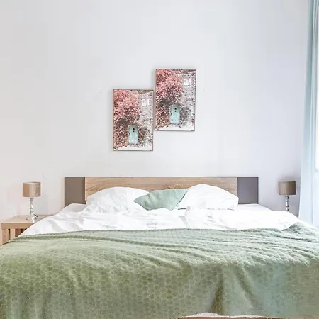 Neighboring 2br Apts Ideal For 8 People