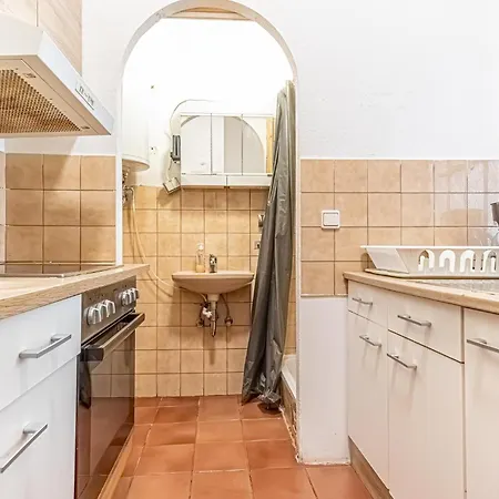 Neighboring 2br Apts Ideal For 8 People *