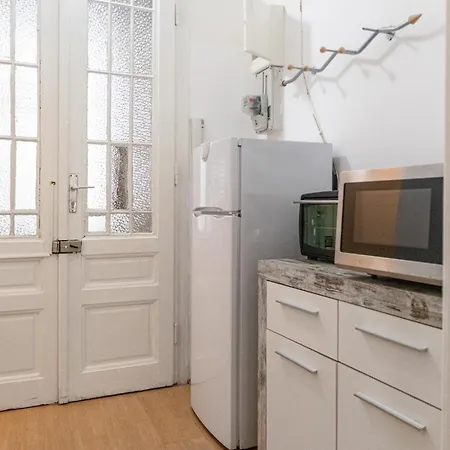 Neighboring 2br Apts Ideal For 8 People *