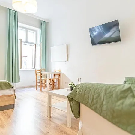 Neighboring 2br Apts Ideal For 8 People *