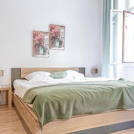 Neighboring 2br Apts Ideal For 8 People