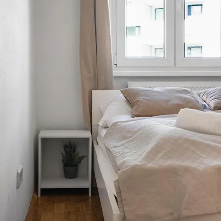 Apartment Comfy 2br Near Downtown For Longstays *