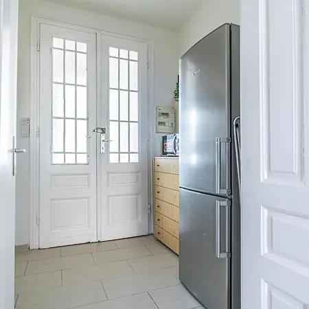 Comfortable & Amazing 2 Bedroom Hideaway W Local Flair *