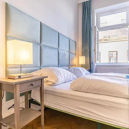 Comfortable & Amazing 2 Bedroom Hideaway W Local Flair *