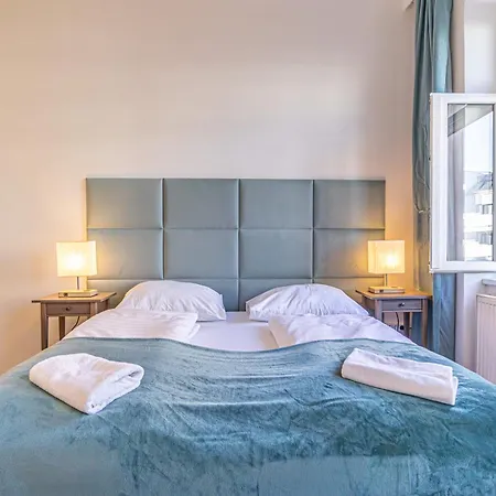 Comfortable & Amazing 2 Bedroom Hideaway W Local Flair Apartment