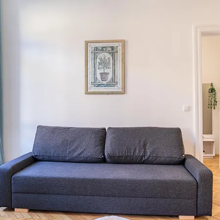 Comfortable & Amazing 2 Bedroom Hideaway W Local Flair *