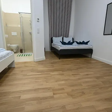 Spacious In A Lively Area Apartmán
