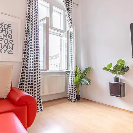 Viennese 3br Apt. Near Wiener Stadthalle & Vienna