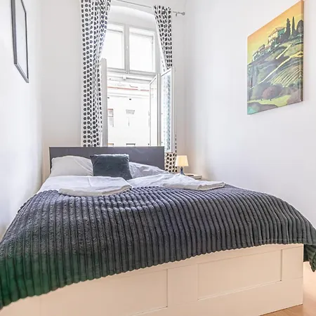 Apartment Viennese 3br Apt. Near Wiener Stadthalle & Vienna