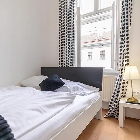 Viennese 3br Apt. Near Wiener Stadthalle & Apartment Vienna
