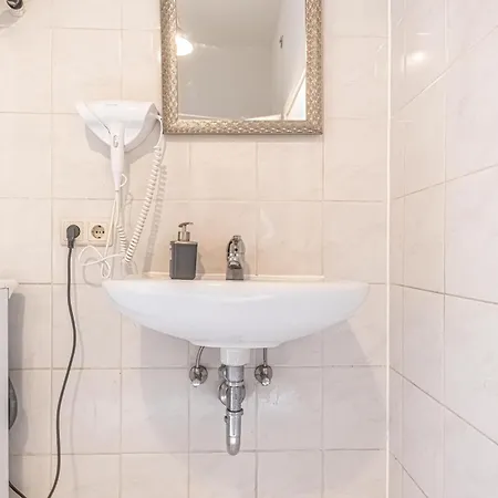 Viennese 3br Apt. Near Wiener Stadthalle & Apartment Vienna