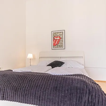 Apartment Viennese 3br Apt. Near Wiener Stadthalle & Vienna