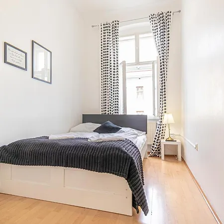 Viennese 3br Apt. Near Wiener Stadthalle & Vienna