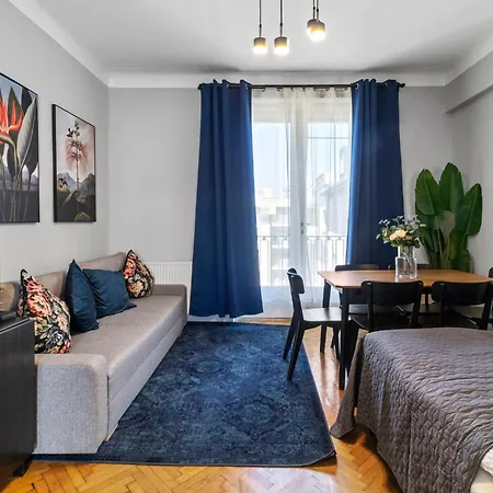 French Balcony - 45m² - Szeneviertel Apartment Vienna