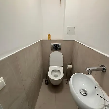 Cozy 2-bedroom Retreat Near Subway And Center * Vienna