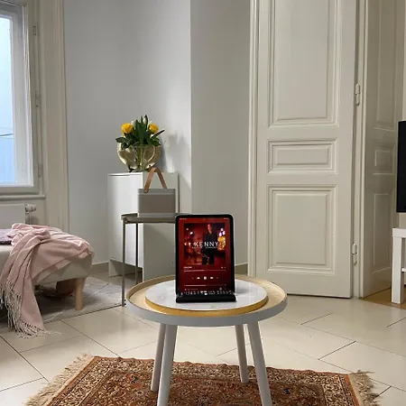 Luxury Serviced 3-bedroom Flat In Vienna's 1st District Apartment *