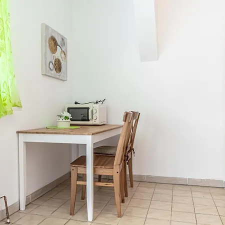 Spacious 3br Shared Apt, Very In