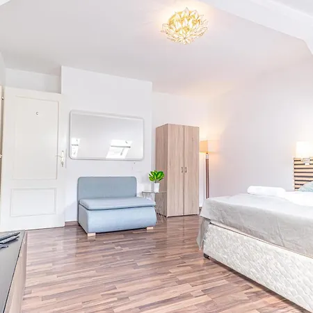 Spacious 3br Shared Apt, Very In 아파트