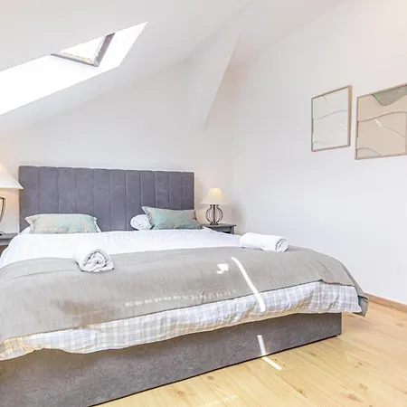 Spacious 3br Shared Apt, Very In *