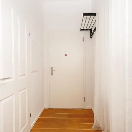 5 Beds 2 Bedrooms In Vienna's Heart Wien