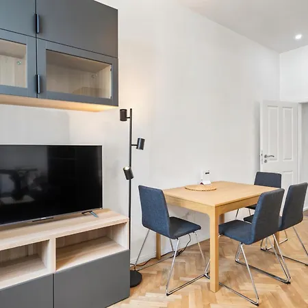 Bright And Quiet Apartments, Just 10 Minutes To U4, U6 And Schoenbrunn Palace Appartement Wenen