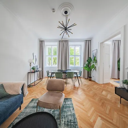Franz By Home1 Апартаменты *